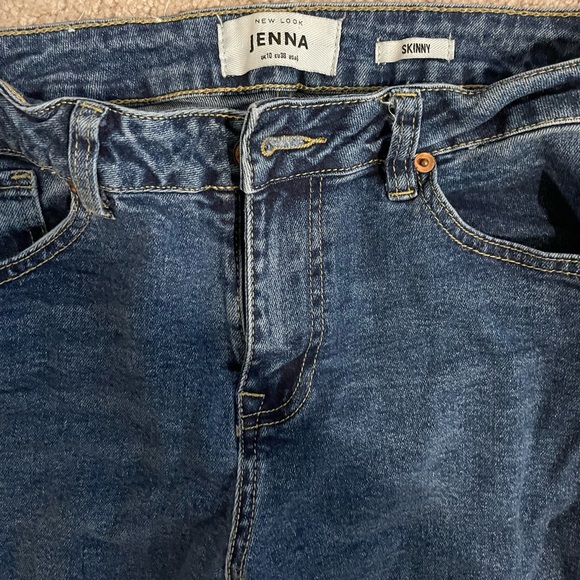 Jeans with red detail at the bottom - Picture 6 of 6